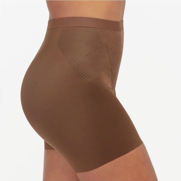 SPANX Thinstincts® 2.0 High-Waisted Mid-Thigh Short! - Picture 2 of 5